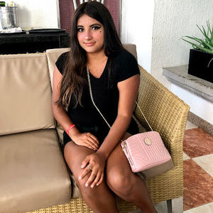 Meet your Posher, Giselle crystal